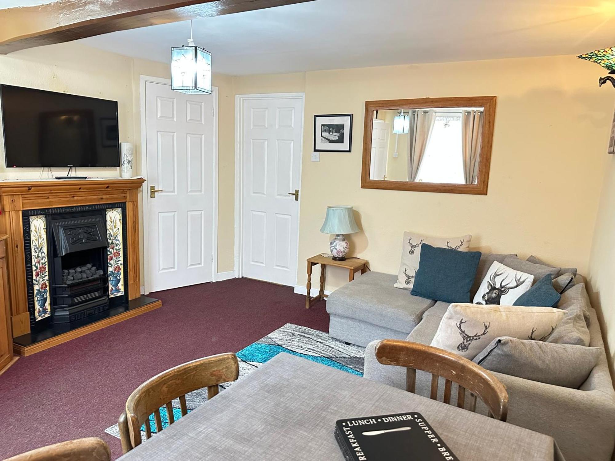 Llanidloes Townhouse-Pet-Friendly-Sleeps 6-Mid Wales Apartment Luaran gambar